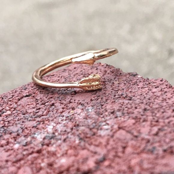 Gold Arrow Ring - Picture 2 of 3